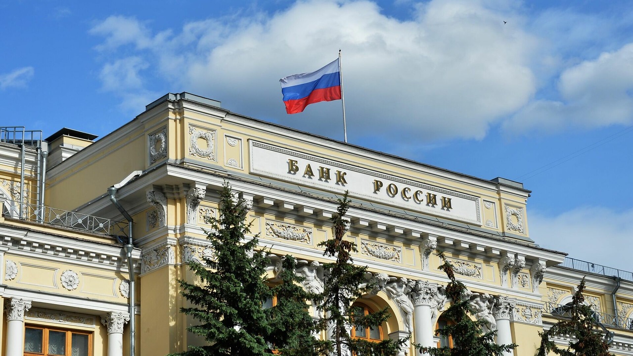 Банк России поднял ключевую ставку с 13 до 15 процентов