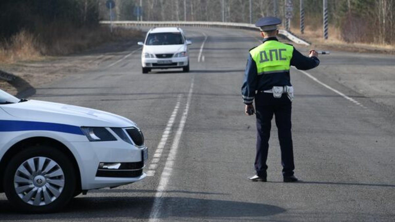 ГИБДД намерены лишать прав за ветровики на автомобилях