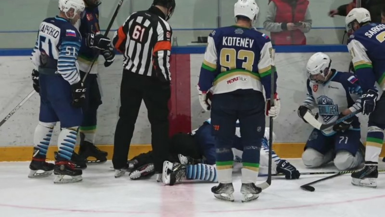овечкин оформил дубль и сократил отставание от гретцки до 86 голов. турнир ледокол курганово 2022. хоккеист ударил клюшкой. елесин хоккей разбил лицо. ударил судью клюшкой и коньком.