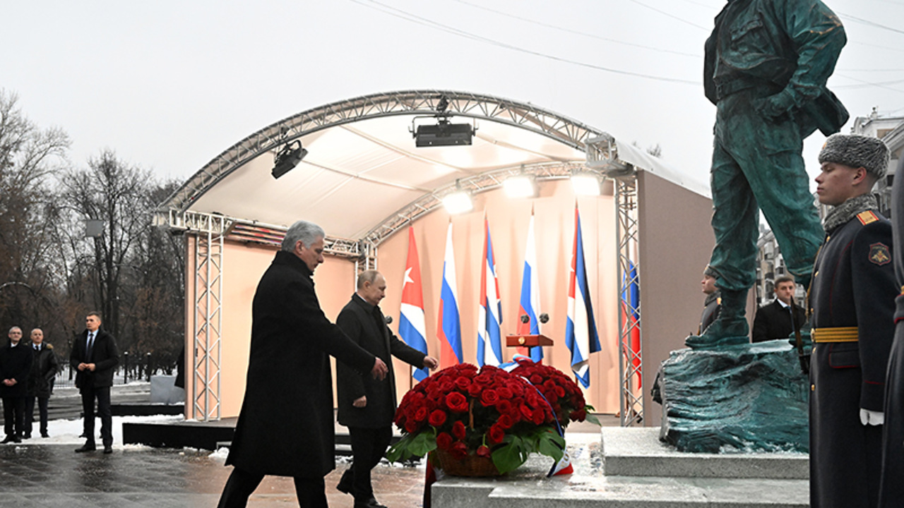 Путин и Диас-Канель открыли памятник Фиделю Кастро в Москве