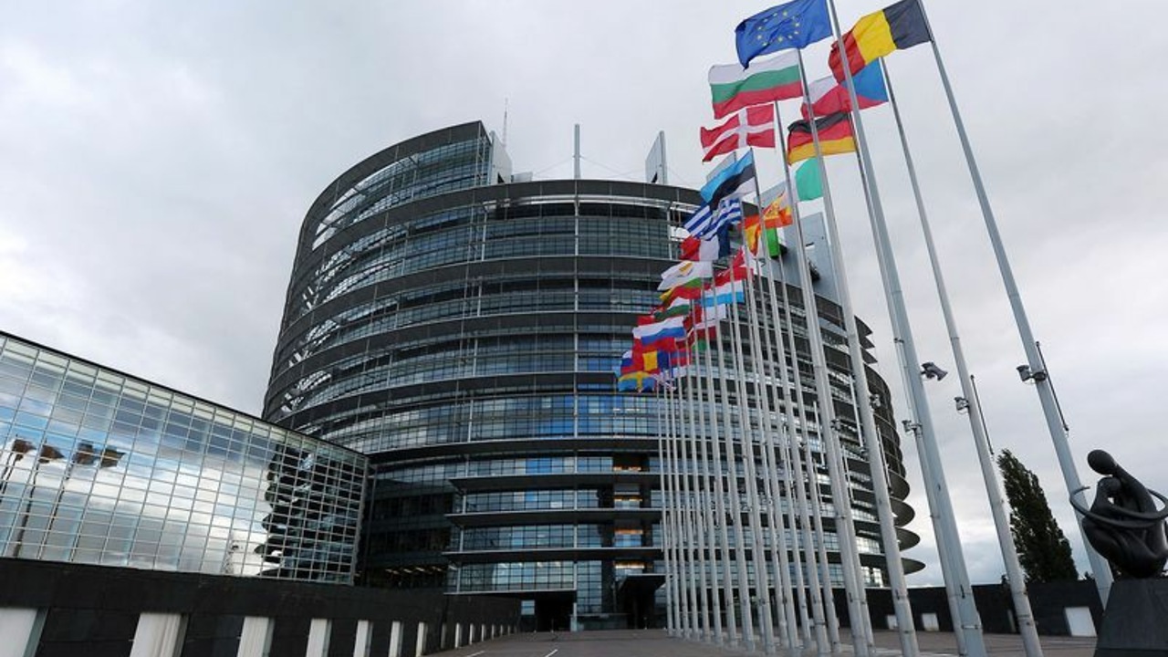 Евродепутат Мариани: Резолюция Европарламента о терроризме толкает Европу к войне с Россией