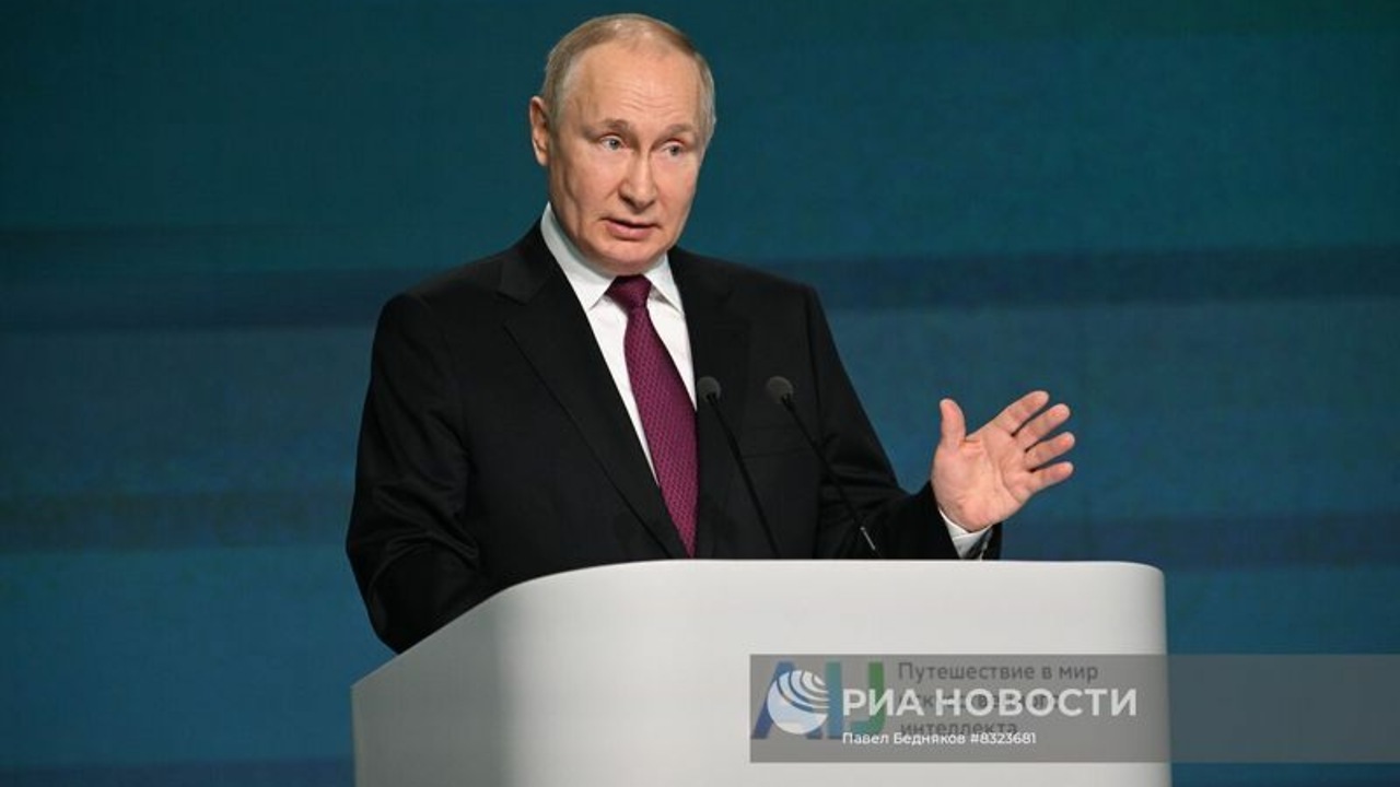 Путин призвал обеспечить меры по массовому внедрению искусственного интеллекта