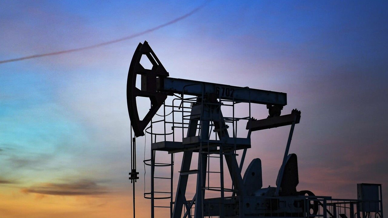 Доходы конкурента России от продажи нефти рухнули