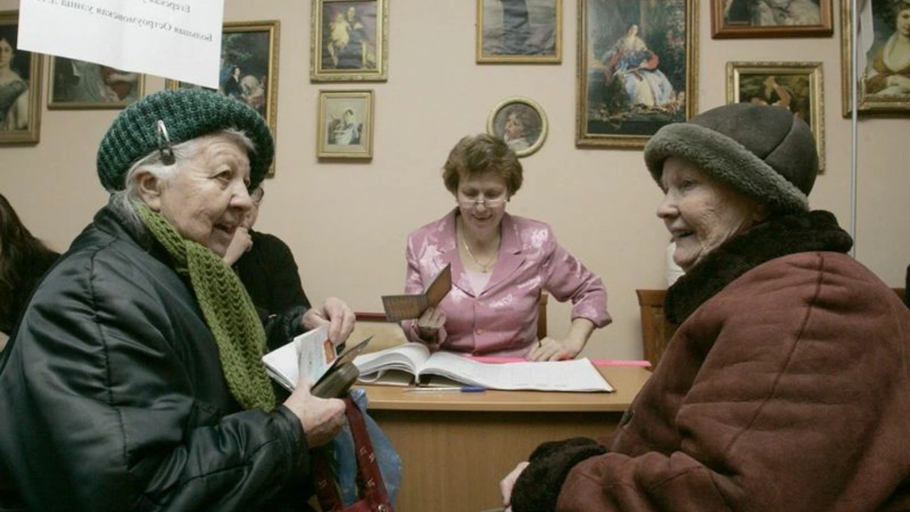 Пенсии неработающих пенсионеров в России с 1 января проиндексируют
