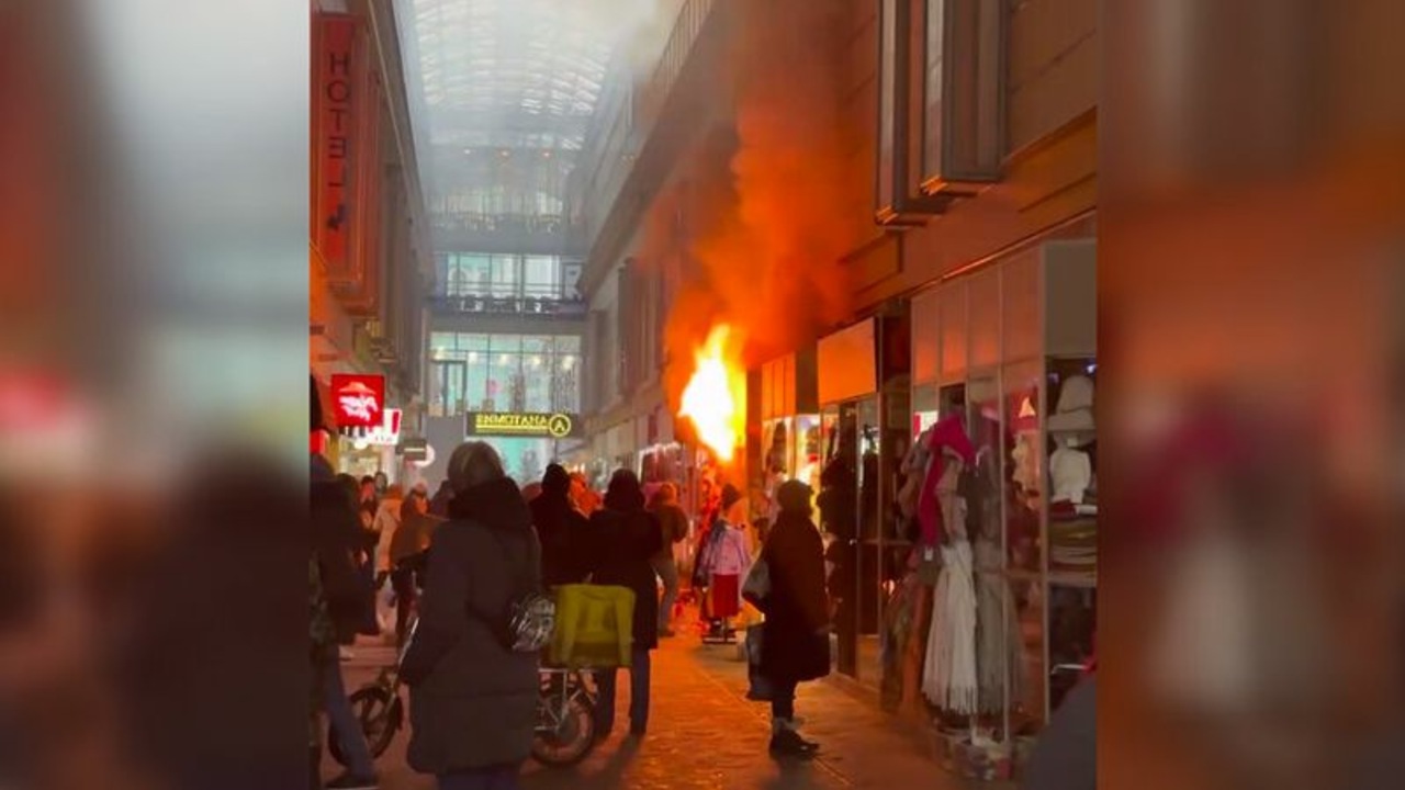 Ликвидировано открытое горение в торговом центре (ТЦ) «Елоховский пассаж» в Москве