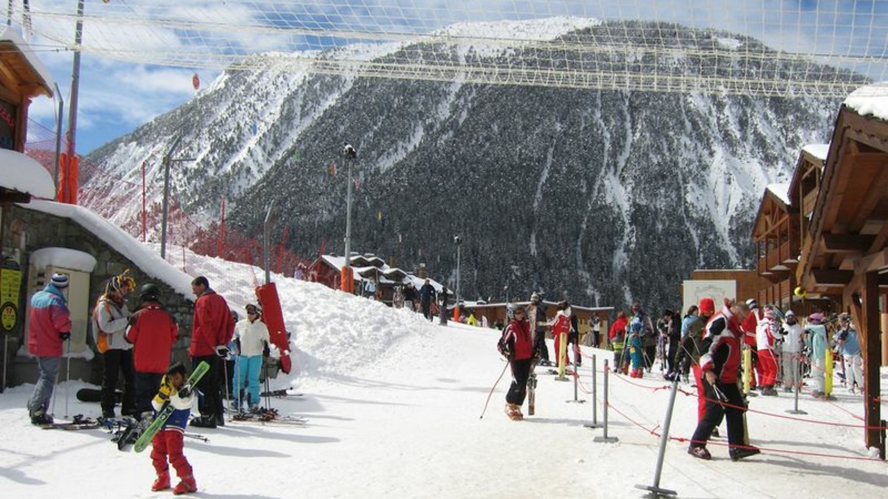 Французский горнолыжный курорт. Швейцария Куршевель. Куршевель горнолыжный курорт. Лыжный курорт Куршевель. Французский горнолыжный курорт Куршевель.