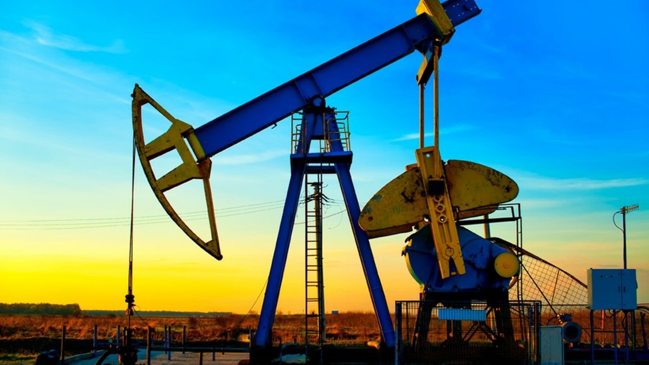 Новак: Россия находится на втором месте по экспорту нефти в Китай