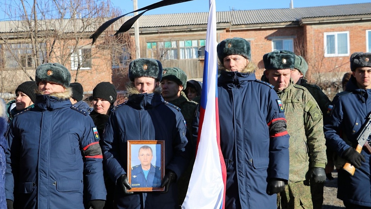 Новости спецоперации 1 апреля. В Астрахани простились с погибшим.