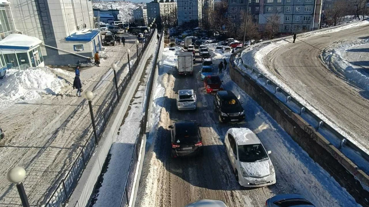 Дороги владивостока сейчас пробки. Владивосток дороги. Пробки Владивосток. Вторая речка Владивосток. Дорожная обстановка.