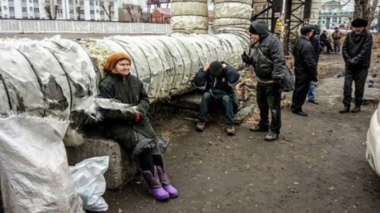 19 девушка осчастливила бомжа. 19 девушка осчастливила бомжа