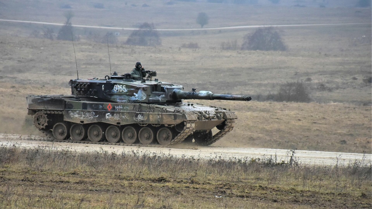 ABC: 12 стран согласны передать Украине около 100 танков Leopard