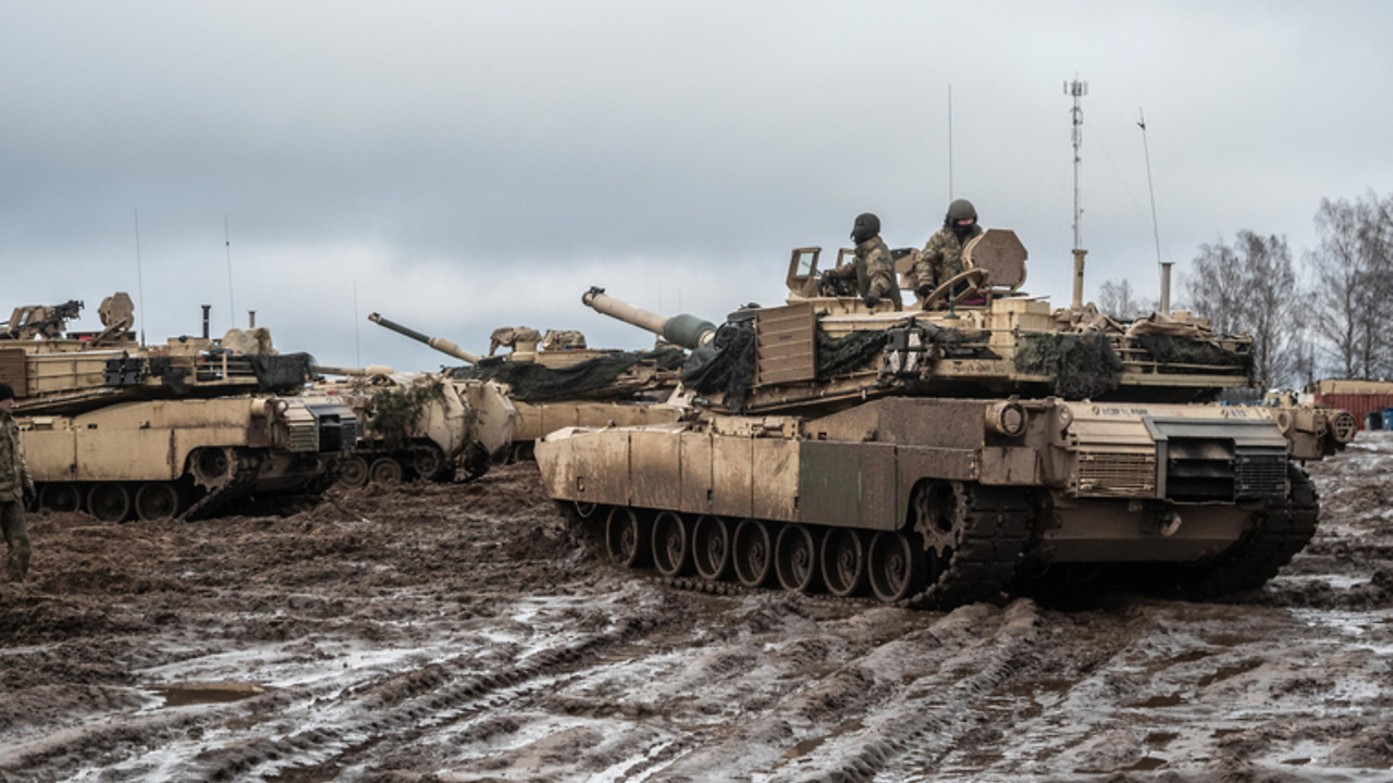 Бывший сотрудник американской разведки Риттер: Танки Abrams не успеют вовремя добраться до поля боя в Украине