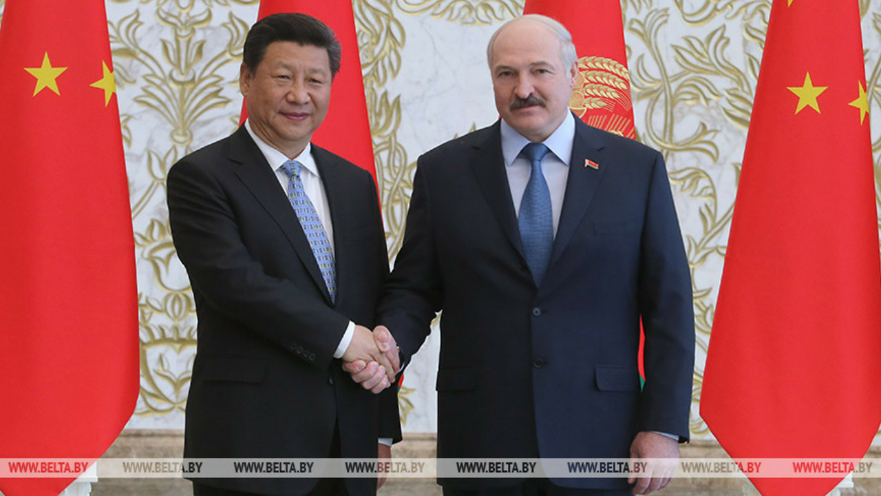 МК: Запад увидел во встрече Лукашенко с Си Цзиньпином в Пекине пропасть для США