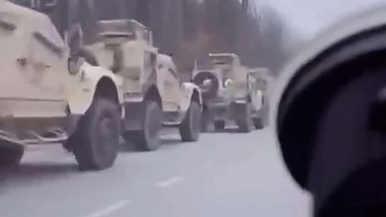 Юрий Подоляка сообщил о видео с большой колонной западной бронетехники украинской армии