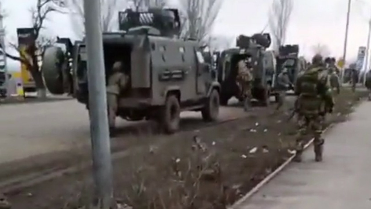 ВСУ перебрасывают колонны бронетехники к Бахмуту: войска едут по трассе Т0504