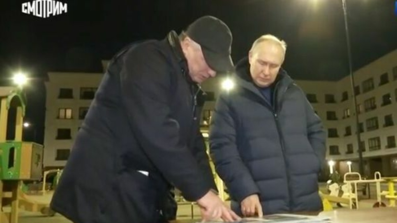 Путин приехал в Донбасс, посетив Мариуполь и встретившись с жителями: видео