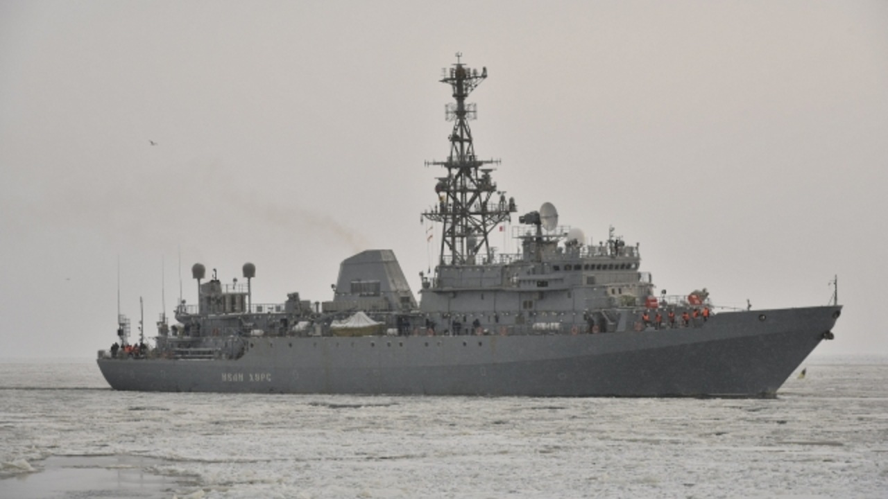 Три морских беспилотника атаковали разведывательный корабль ВМФ РФ в Черном море