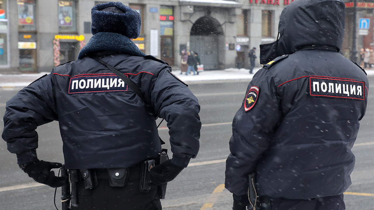 Банда школьников открыла стрельбу и ограбила жителя Санкт-Петербурга