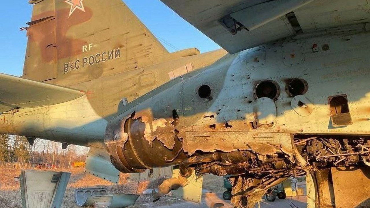 В сети появились фотографии российского Су-25 после поражения ракетой