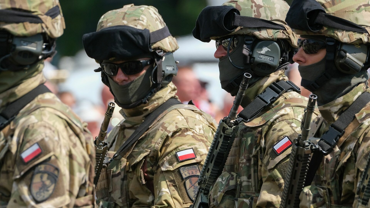 Эксперт Владимир Гундаров: Польша готовит аннексию Западной Украины