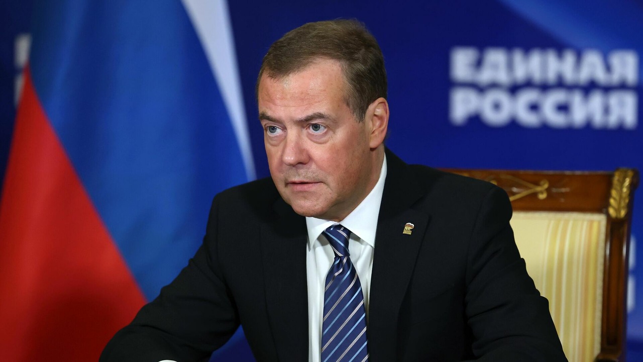 «Наложат в штаны»: Медведев заявил, что ЕС не выдержит разрыв дипотношений с РФ
