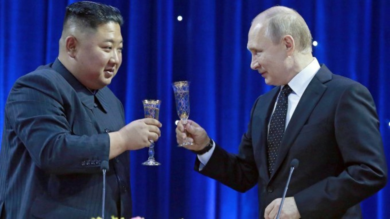 Ким Чен Ына после переговоров с Путиным накормили пельменями с крабом